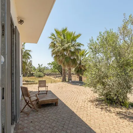 Tasteful In With Private Terrace Feriehus *